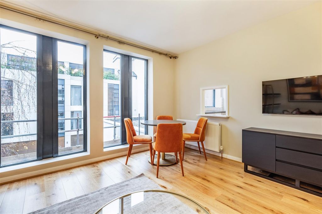 Property photo 3 of 24 8488121-Interior05.Jpg