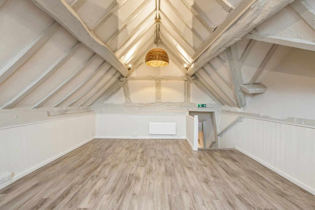 Property photo 2 of 12 Manor Farm Round 1_0201.Jpg
