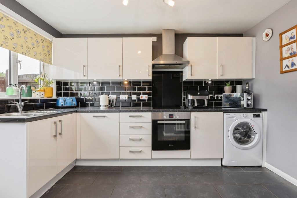 Property photo 3 of 17 Pbox-Img.Jpg