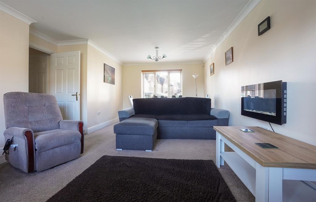 Property photo 2 of 12