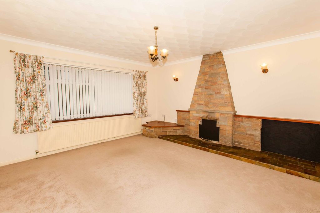 Property photo 2 of 27