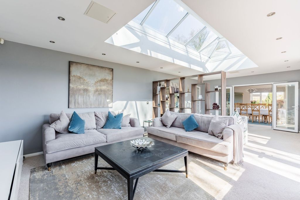 Property photo 2 of 25