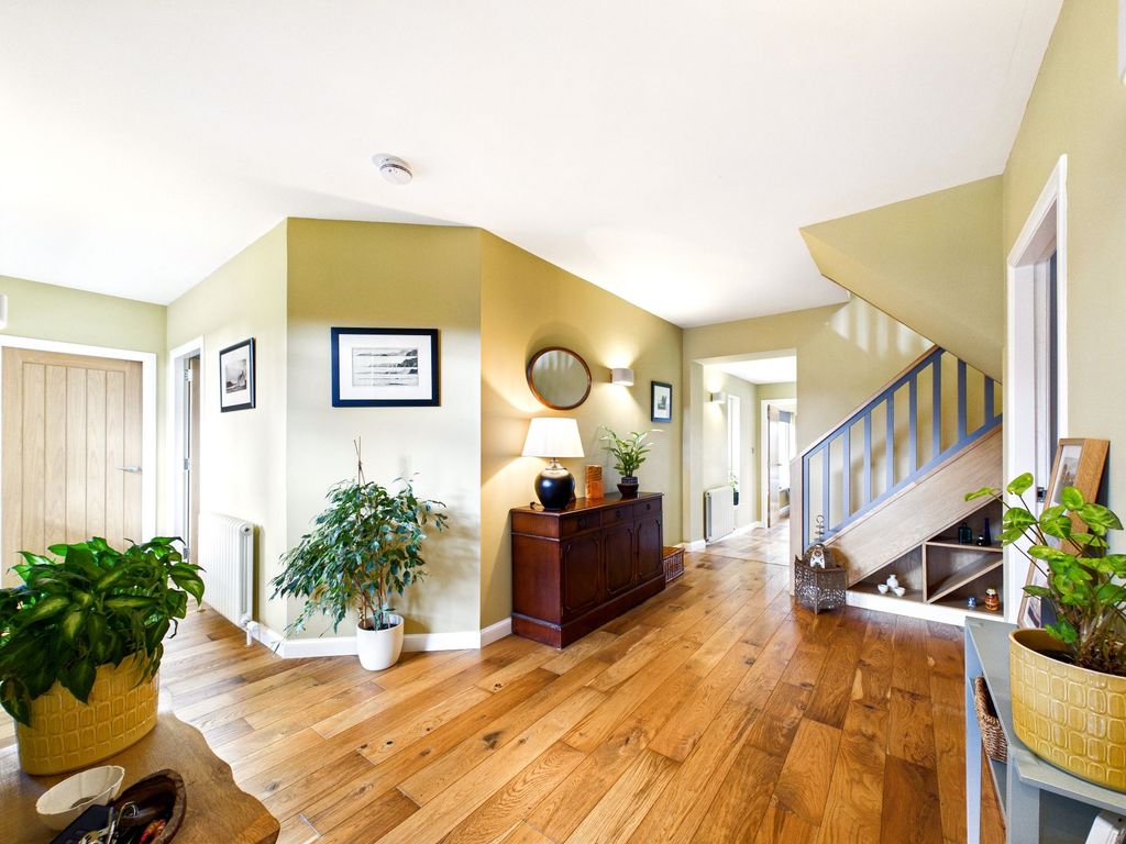 Property photo 3 of 34