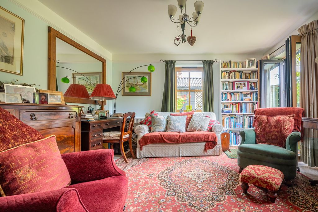 Property photo 2 of 33 Sitting Room