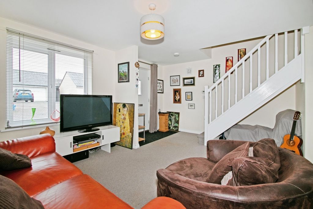 Property photo 3 of 15 Lounge