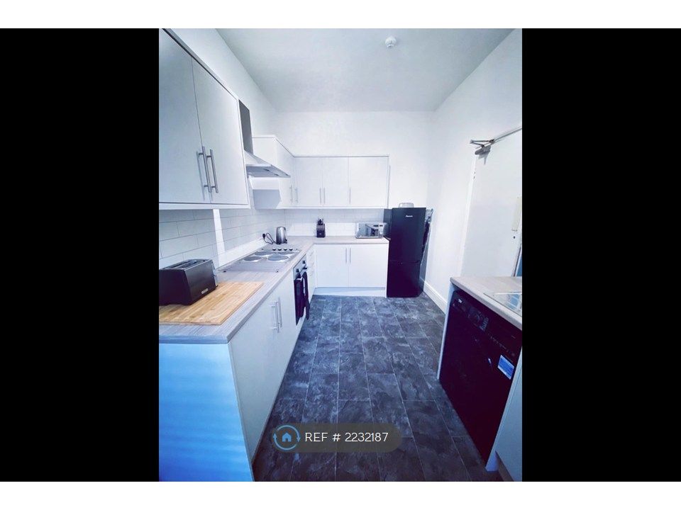 Property photo 1 of 9 Shared Kitchen