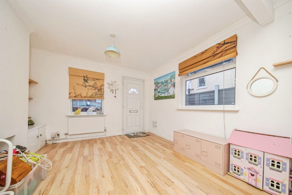 Property photo 2 of 11