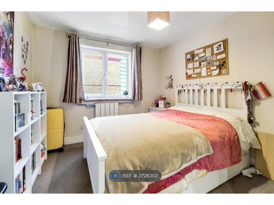 Property photo 3 of 9 Bedroom Alternative View