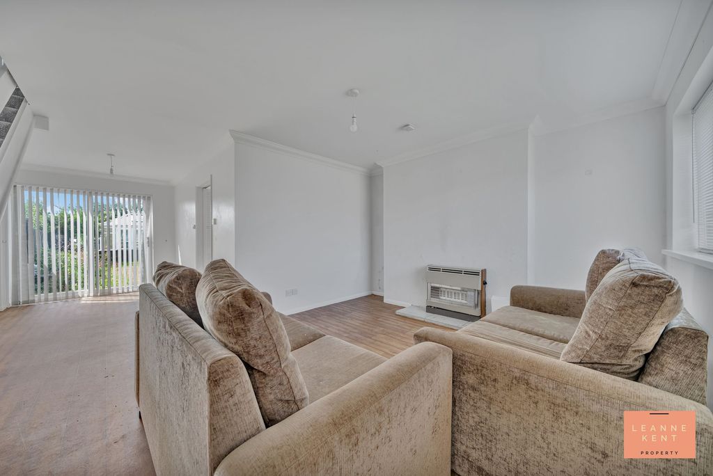 Property photo 2 of 32