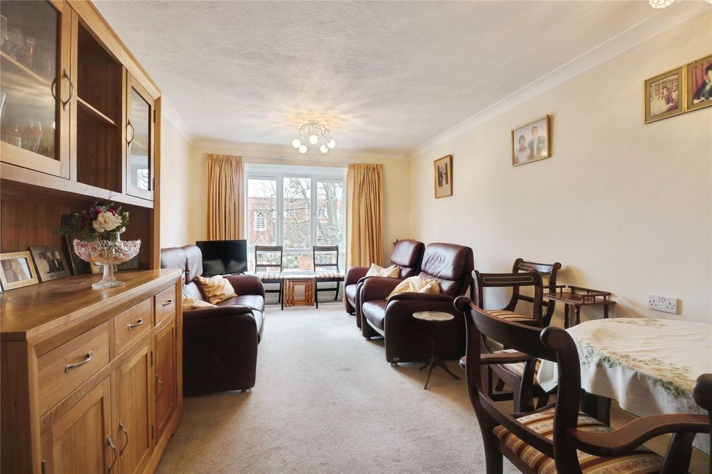 Property photo 2 of 11 Lounge