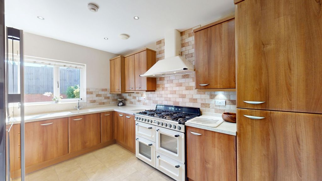 Property photo 2 of 30 4048852