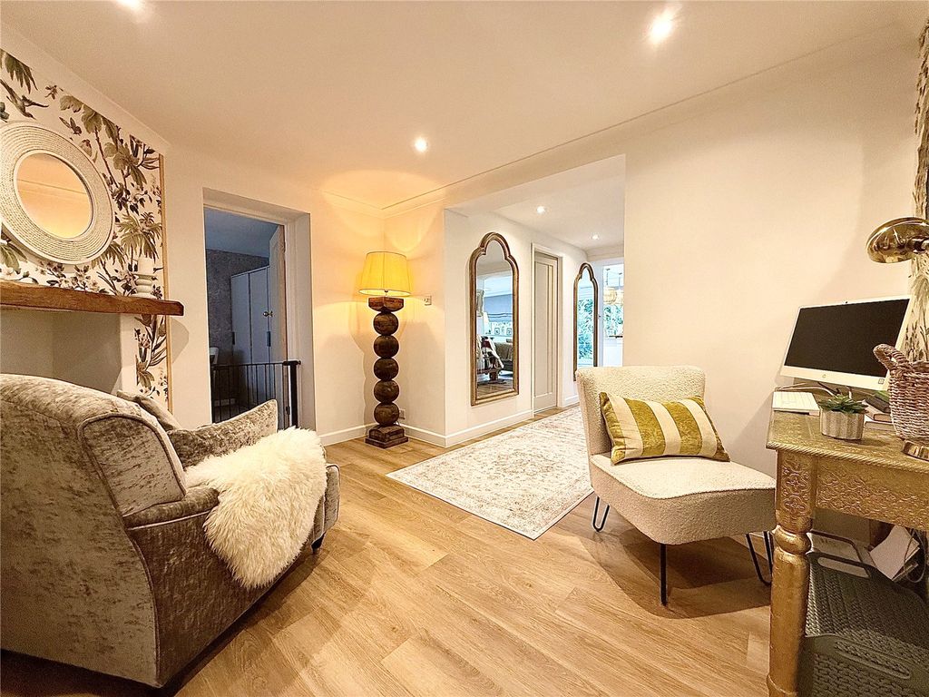 Property photo 2 of 23 Picture No. 21