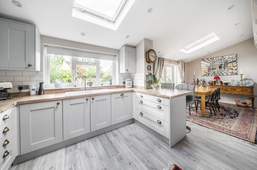 Property photo 3 of 17 978609 (17)