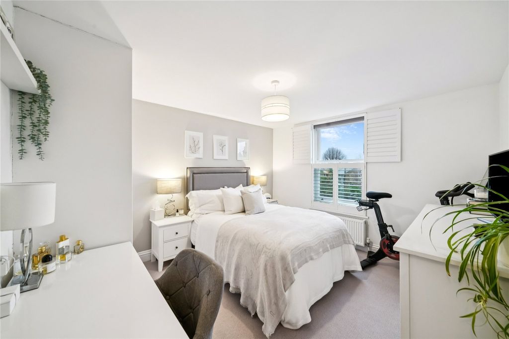 Property photo 2 of 7 Picture No. 11