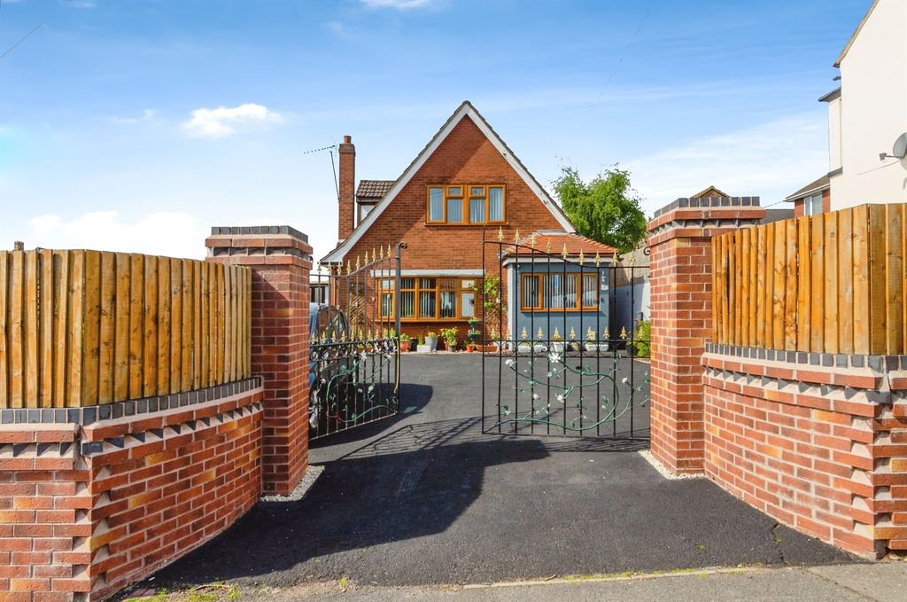 Property photo 2 of 17