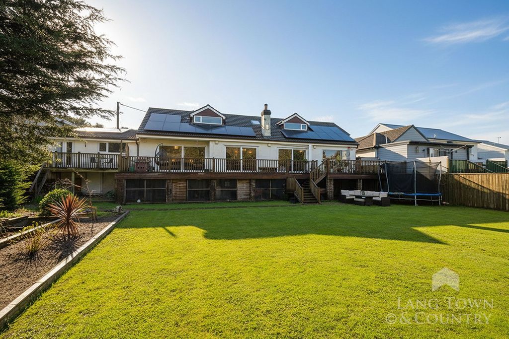 Property photo 1 of 32