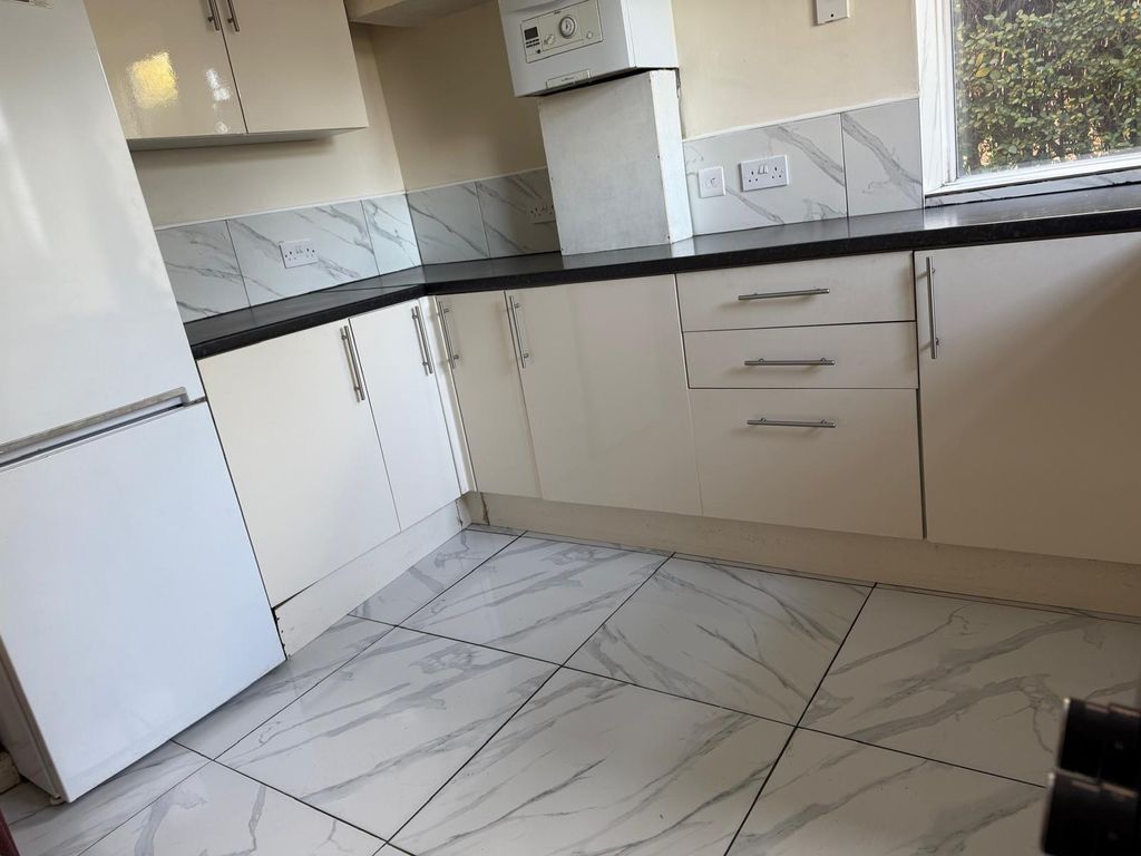 Property photo 1 of 11 Gf 3 Bedroom Flat