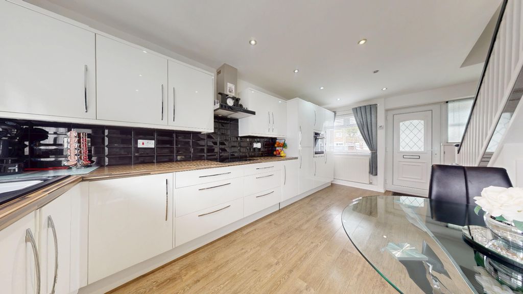 Property photo 3 of 25 5161835