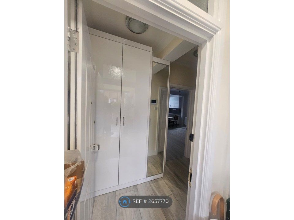 Property photo 3 of 26 Entrance