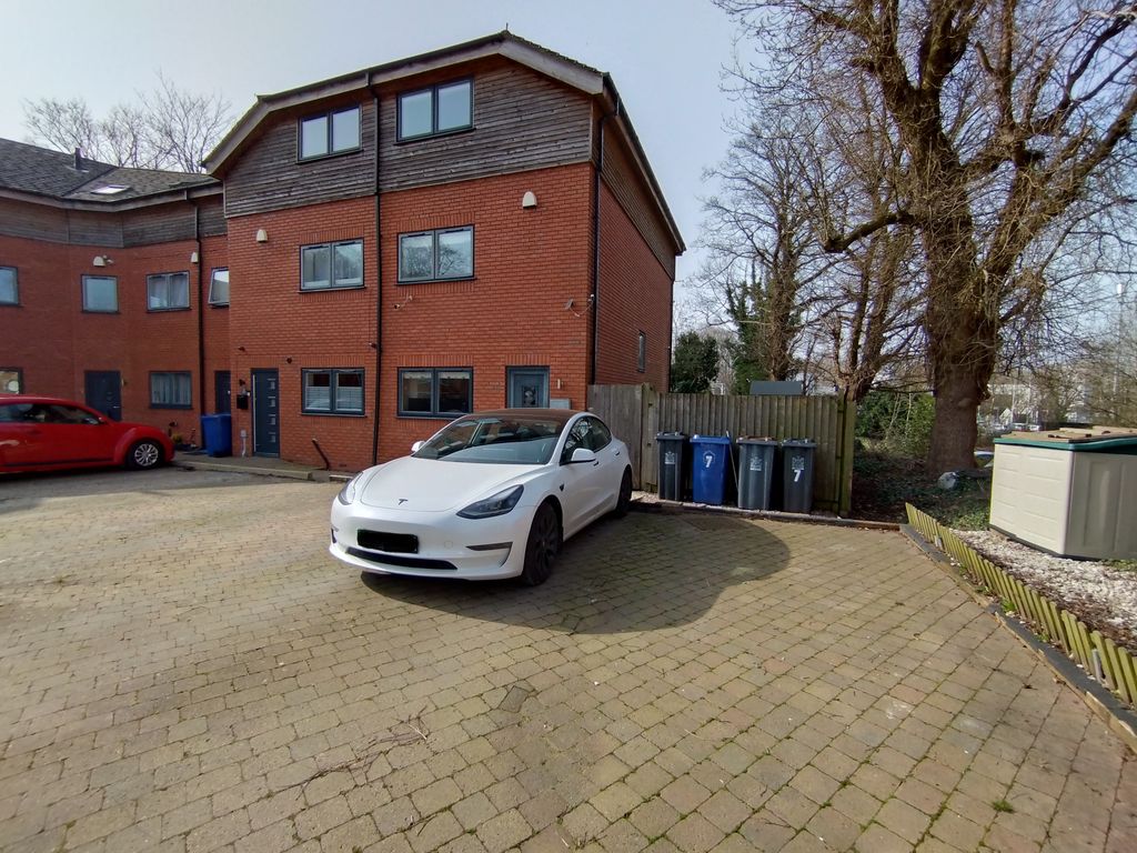 Property photo 1 of 27