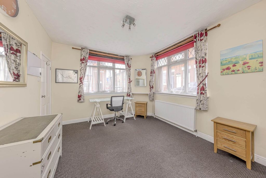 Property photo 2 of 21