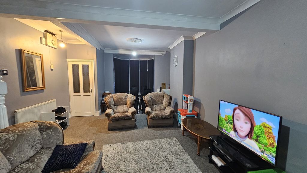 Property photo 2 of 13