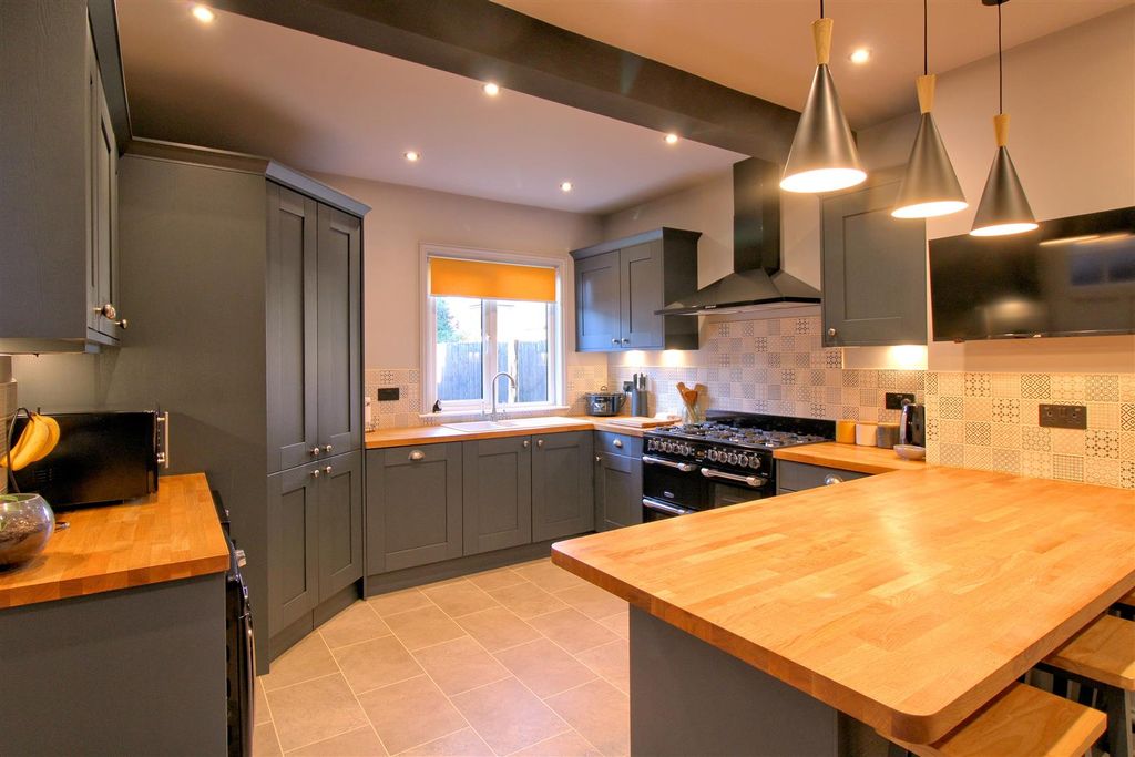 Property photo 2 of 32 Kitchen