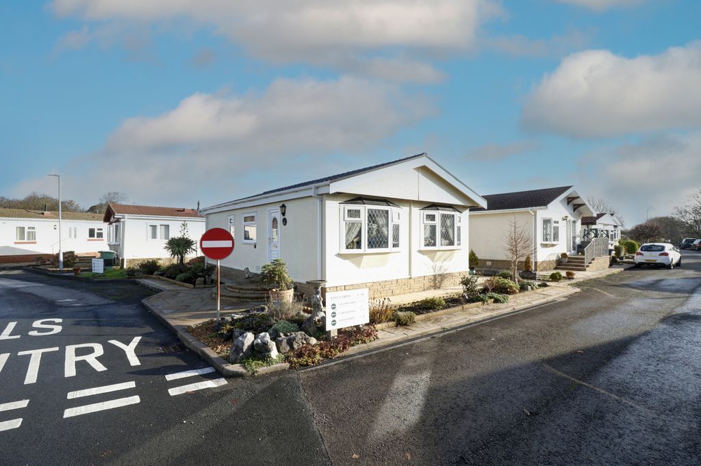 Property photo 1 of 17 Exterior