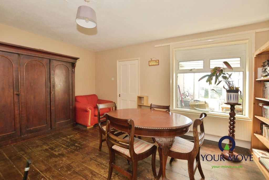 Property photo 3 of 19 Dining Room