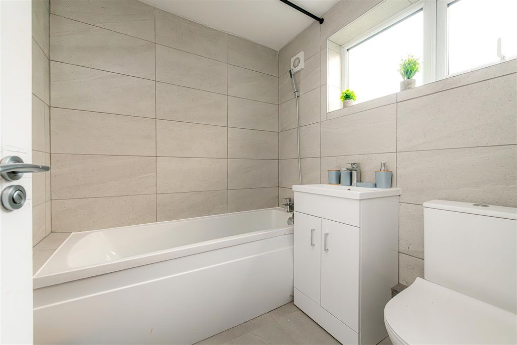 Property photo 3 of 6 Family Bathroom