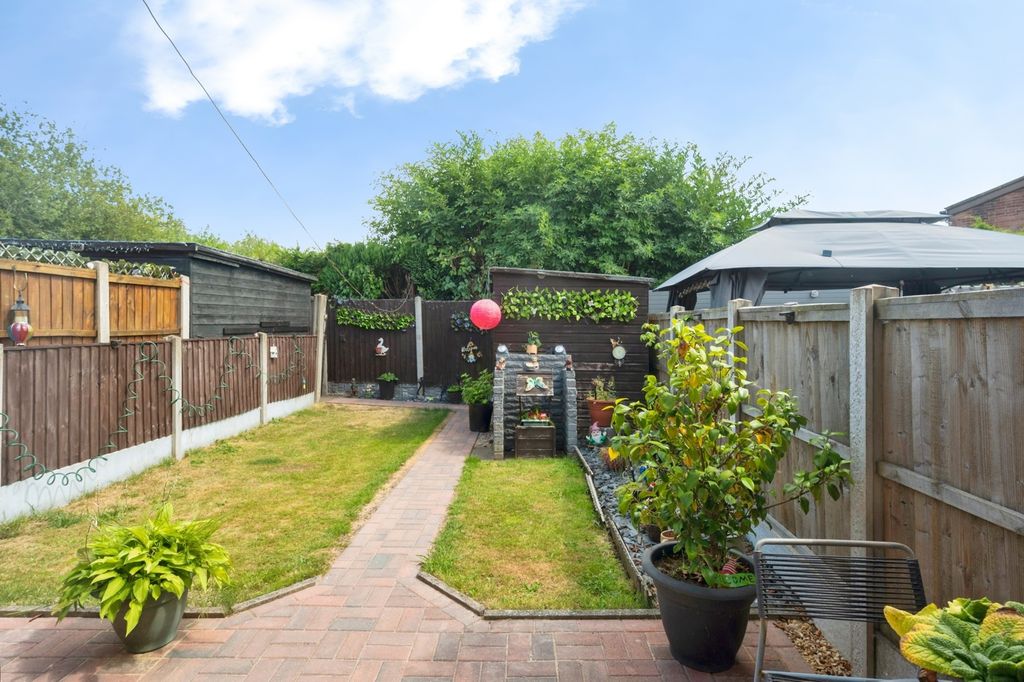 Property photo 2 of 15 Garden