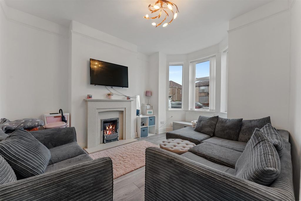 Property photo 2 of 11 200 Warrington Road Lounge.Jpg