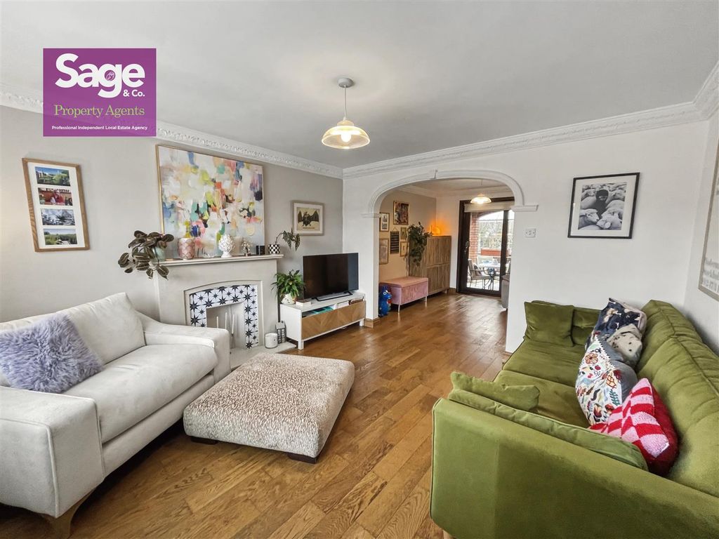 Property photo 2 of 34