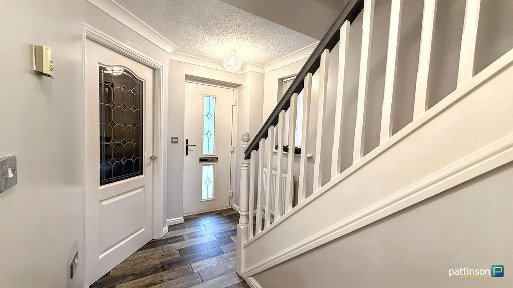 Property photo 2 of 27