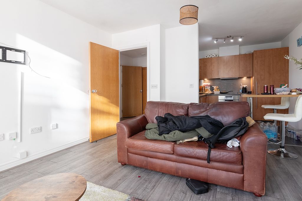 Property photo 2 of 20