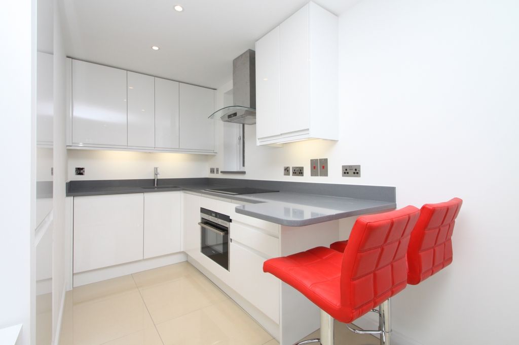 Property photo 3 of 6 Kitchen