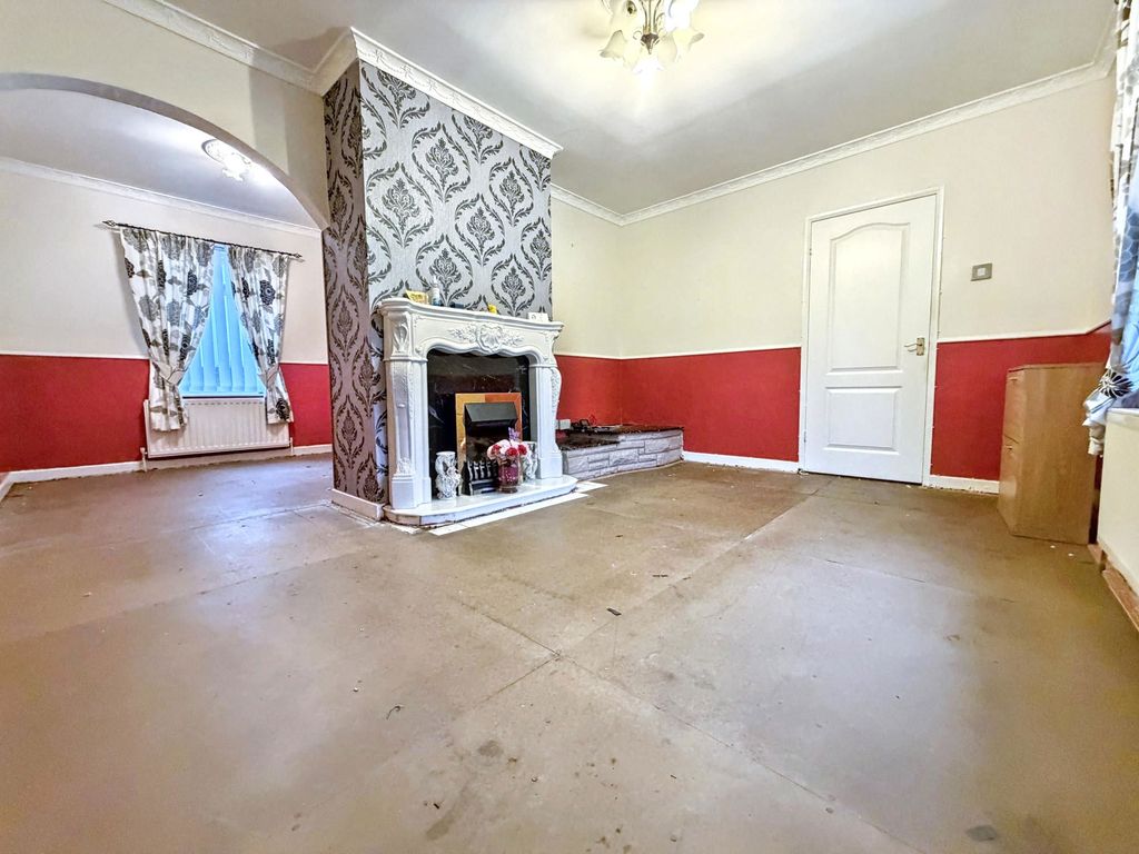 Property photo 2 of 20