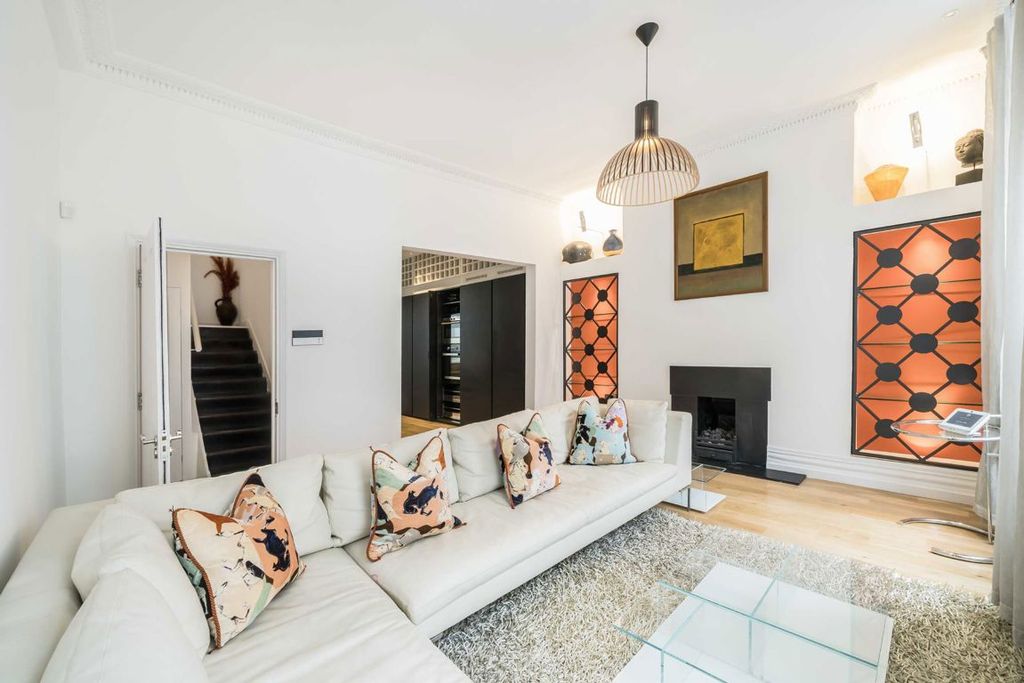 Property photo 2 of 8