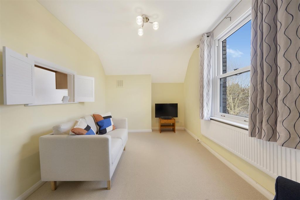 Property photo 3 of 15 Winthorpe Road