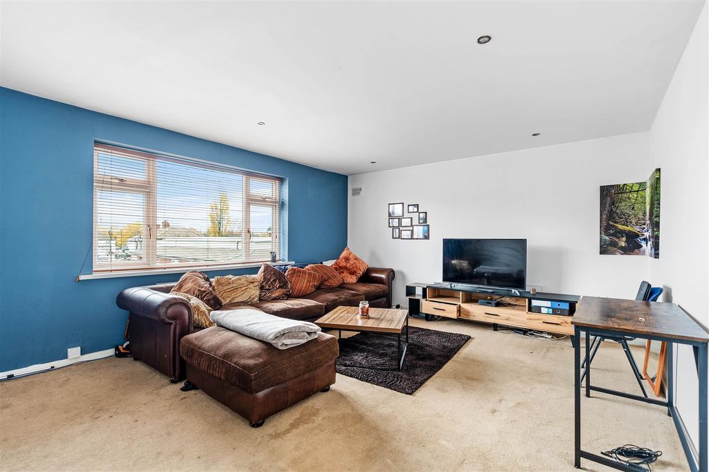 Property photo 2 of 14 Lounge / Diner