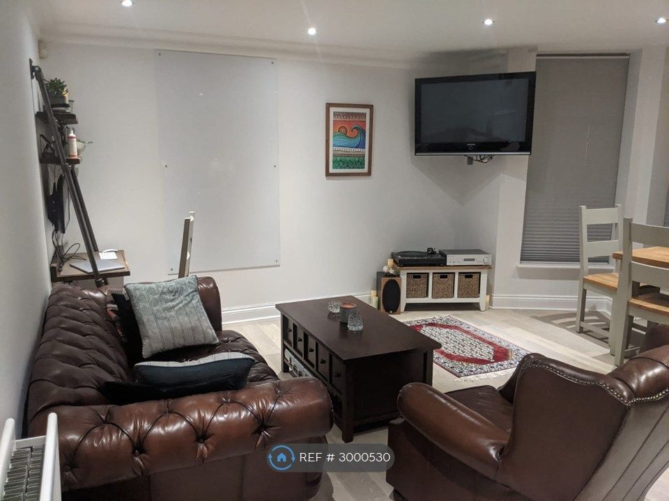 Property photo 3 of 16 Lounge & Tv