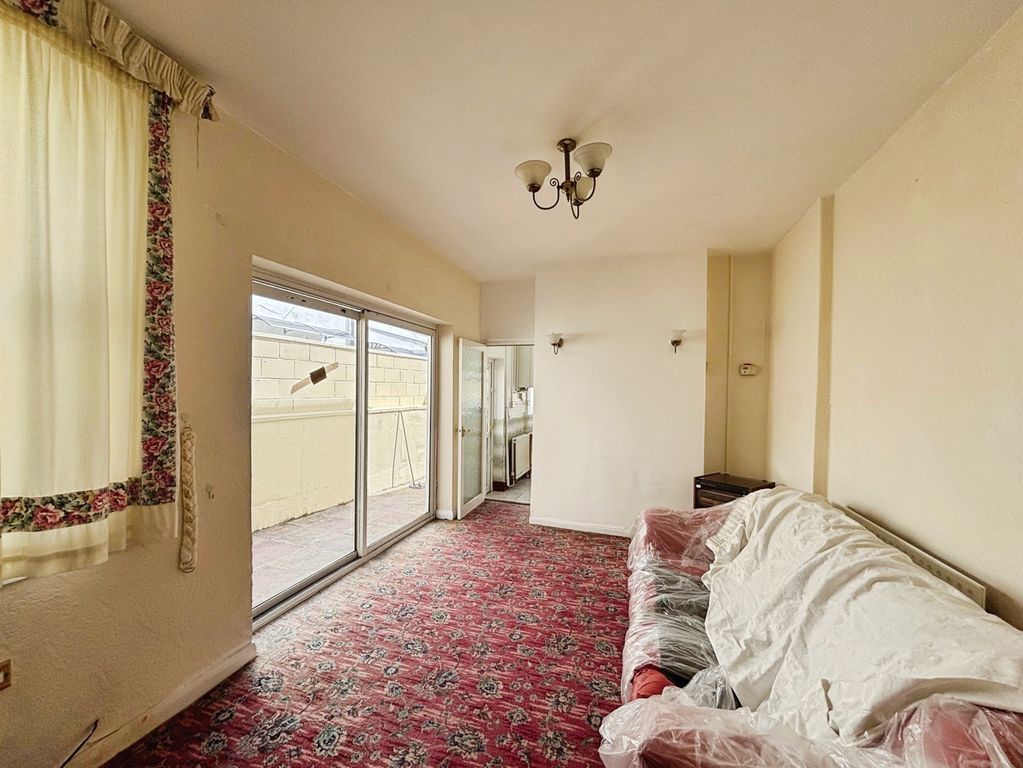 Property photo 3 of 9 Pbox-Img.Jpg