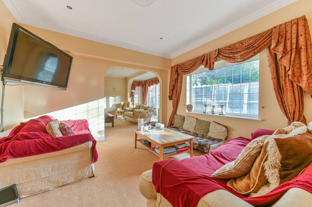 Property photo 3 of 36