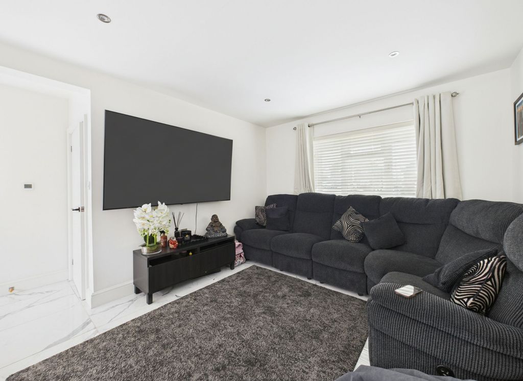 Property photo 2 of 19 Lounge Area