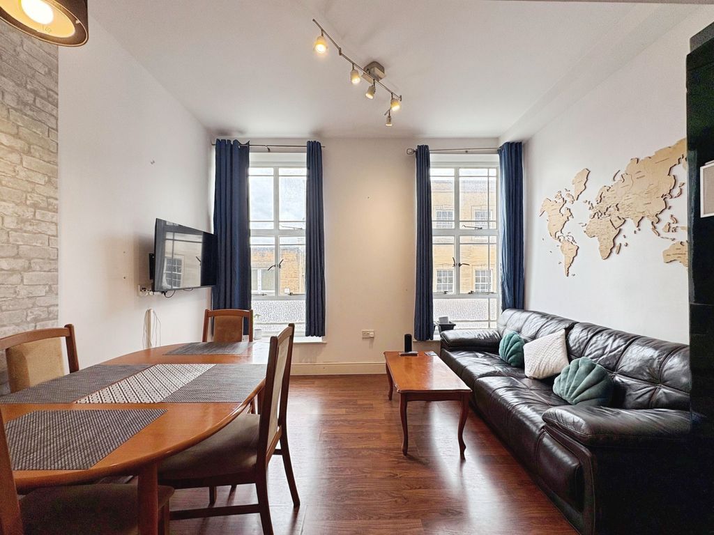 Property photo 2 of 12 1B3B20Ea-5