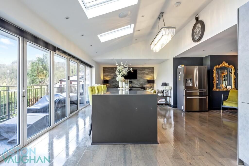 Property photo 2 of 41 4522692