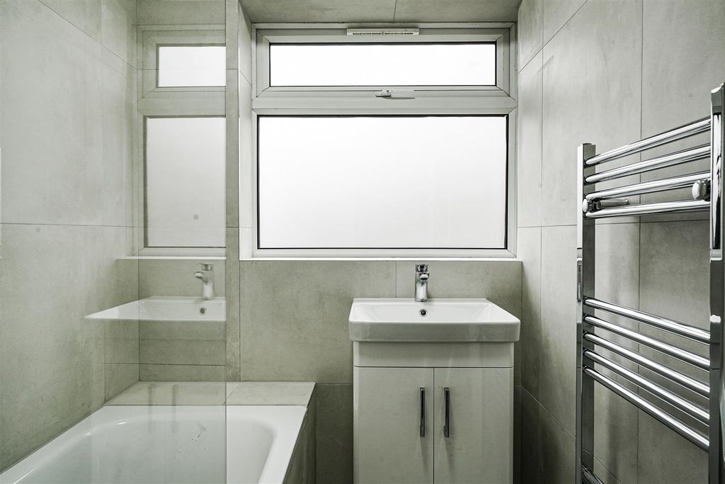 Property photo 3 of 15 14 Ander Close - Tswvrs26Q9Rs07Qlp0Jk.Jpg