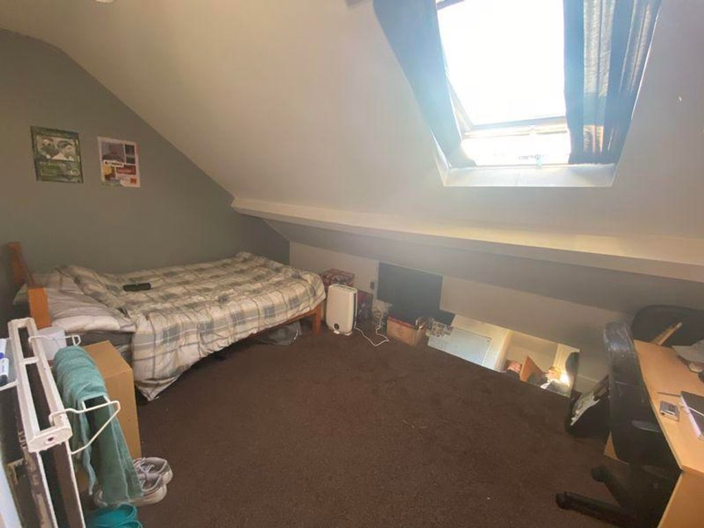 Property photo 2 of 8 A Cozy Double Bedroom Featuring A Skylight That Br...