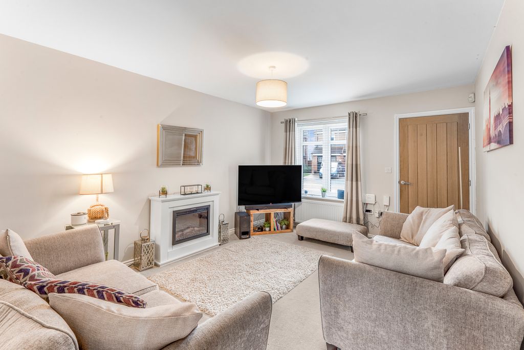 Property photo 2 of 14 Lounge