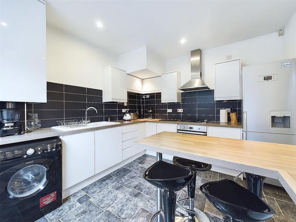 Property photo 2 of 32 Kitchen